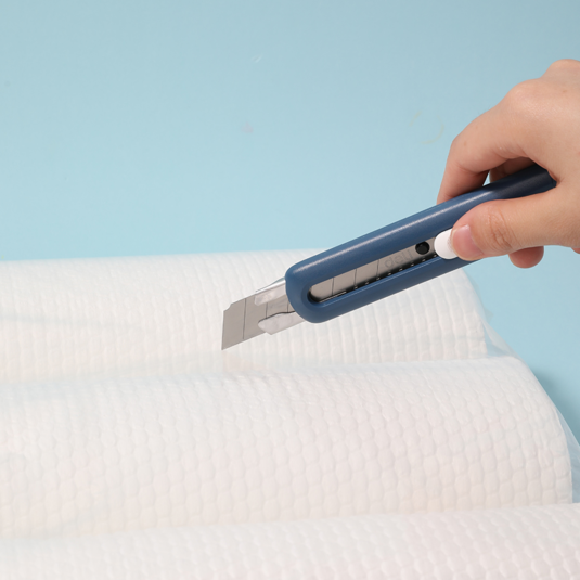 Nożyk biurowy 18MM Linfin EM530 niebieski Deli